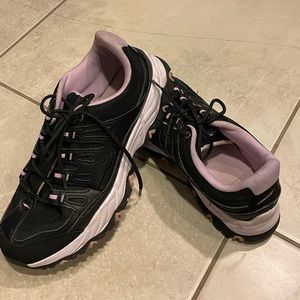 Women’s Avia Elevate memory foam Athletic shoe- size 9.5- black and pink